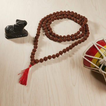 5 Mukhi Rudraksha Mala – Promotes peace, health, positivity, protection, and spiritual growth.